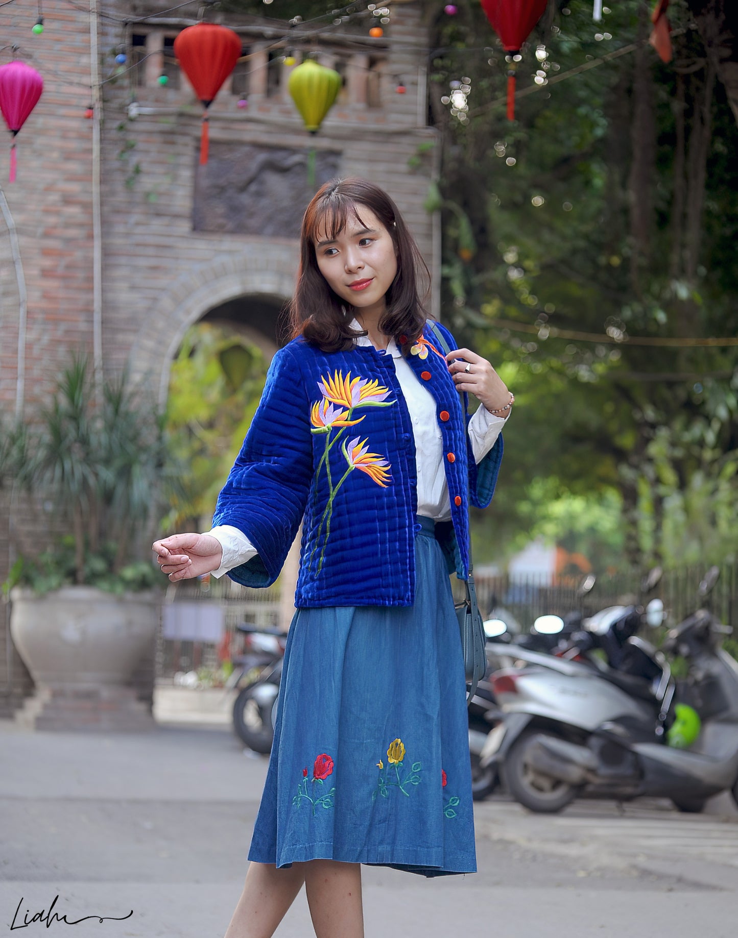 The bird of paradise flower and dragonfly embroidered velvet quilted jacket