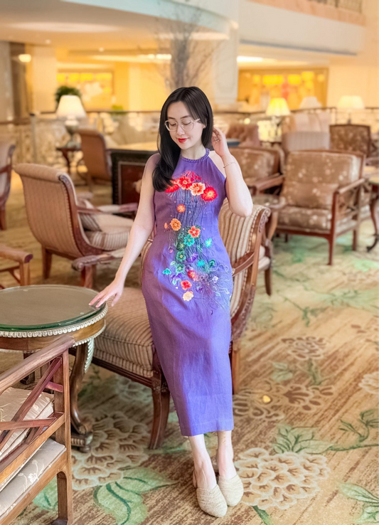 The floral embroidered pure linen dress