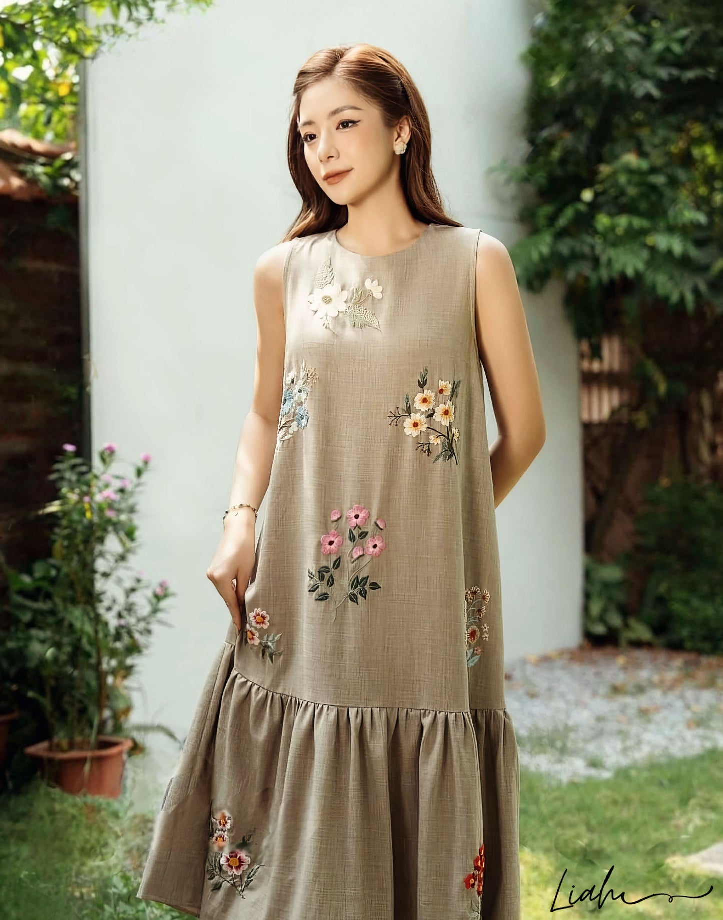 The floral embroidered linen dress