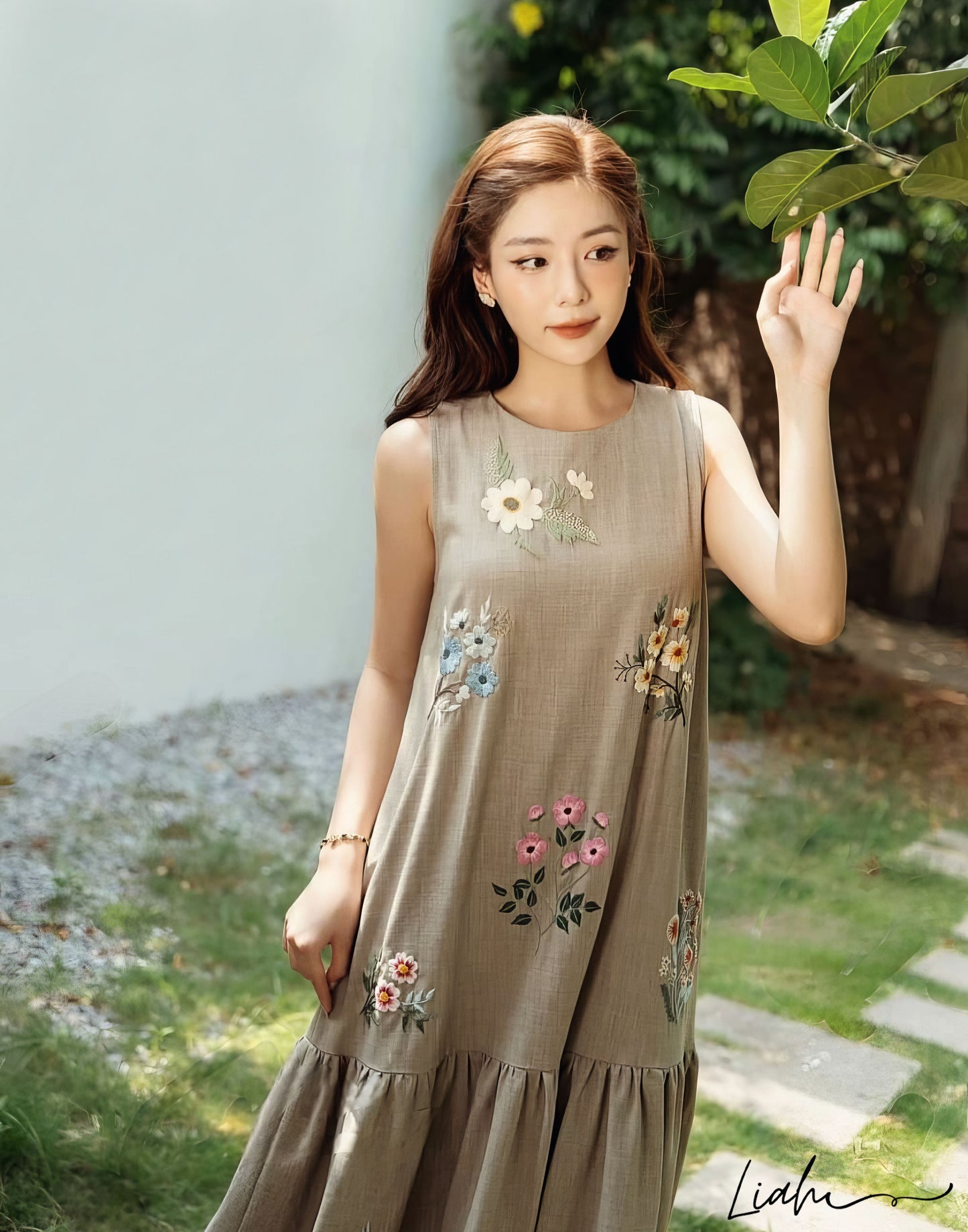 The floral embroidered linen dress