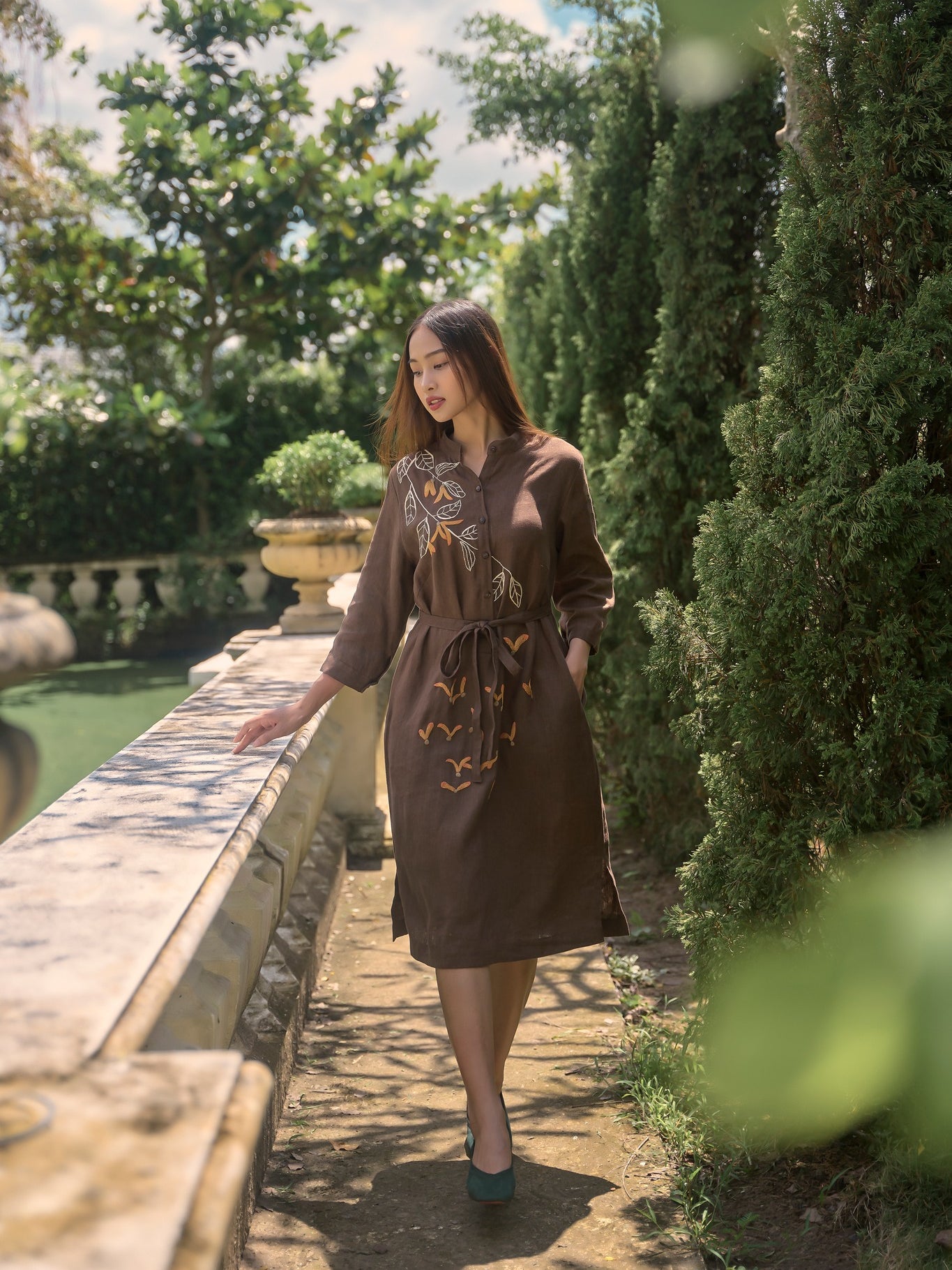 The dipterocarpus retusus embroidered linen dresses