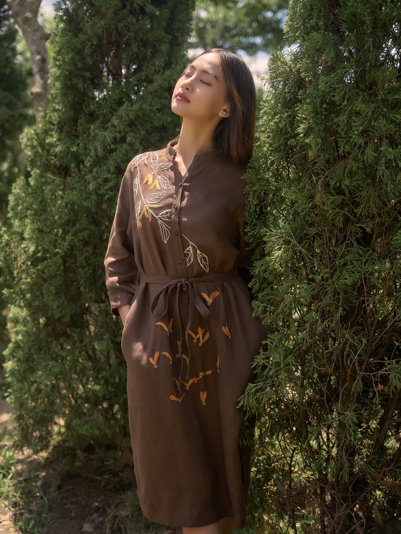 The dipterocarpus retusus embroidered linen dresses